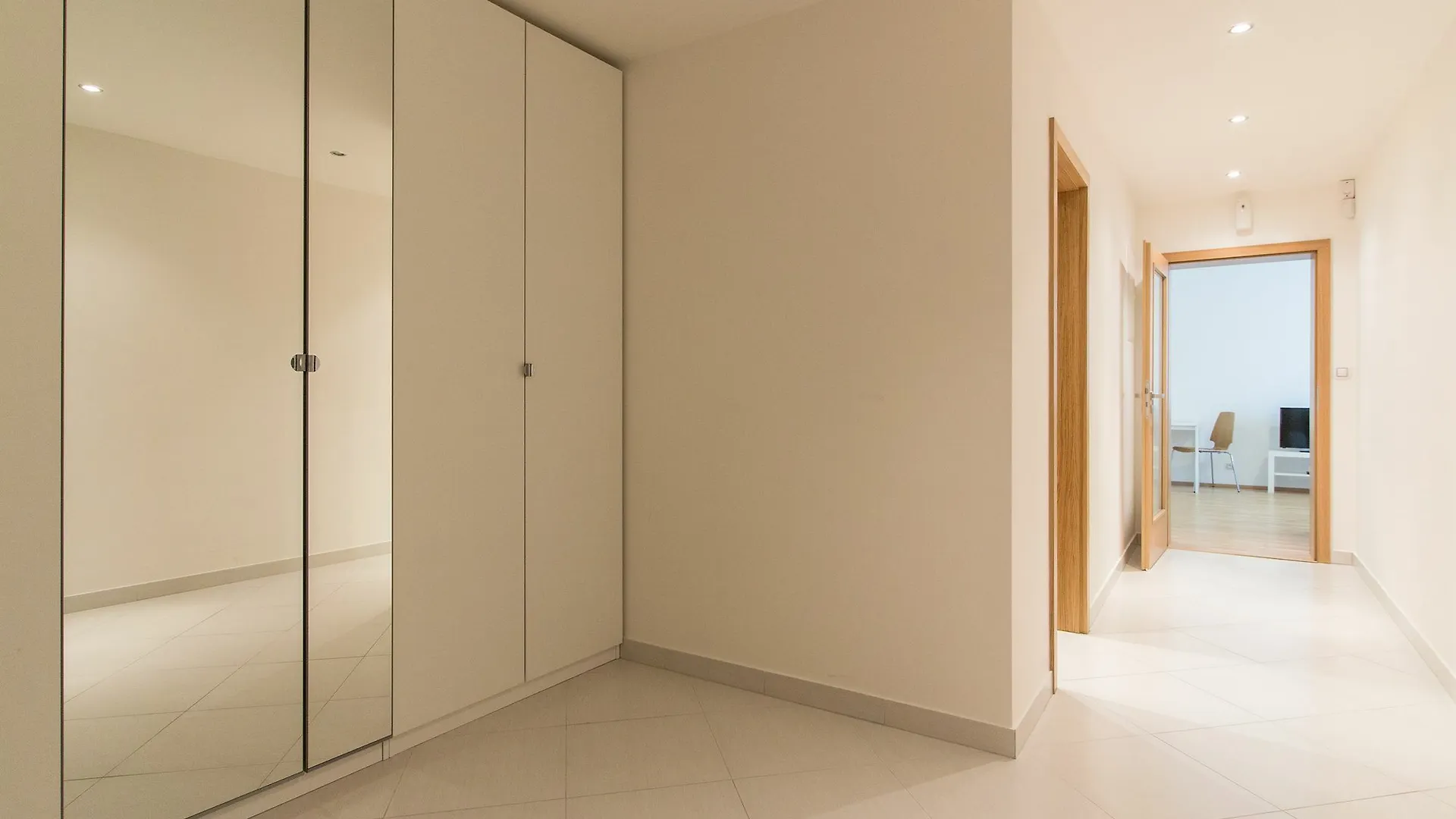 New Modern Apartment With Zizkov Parking Praga