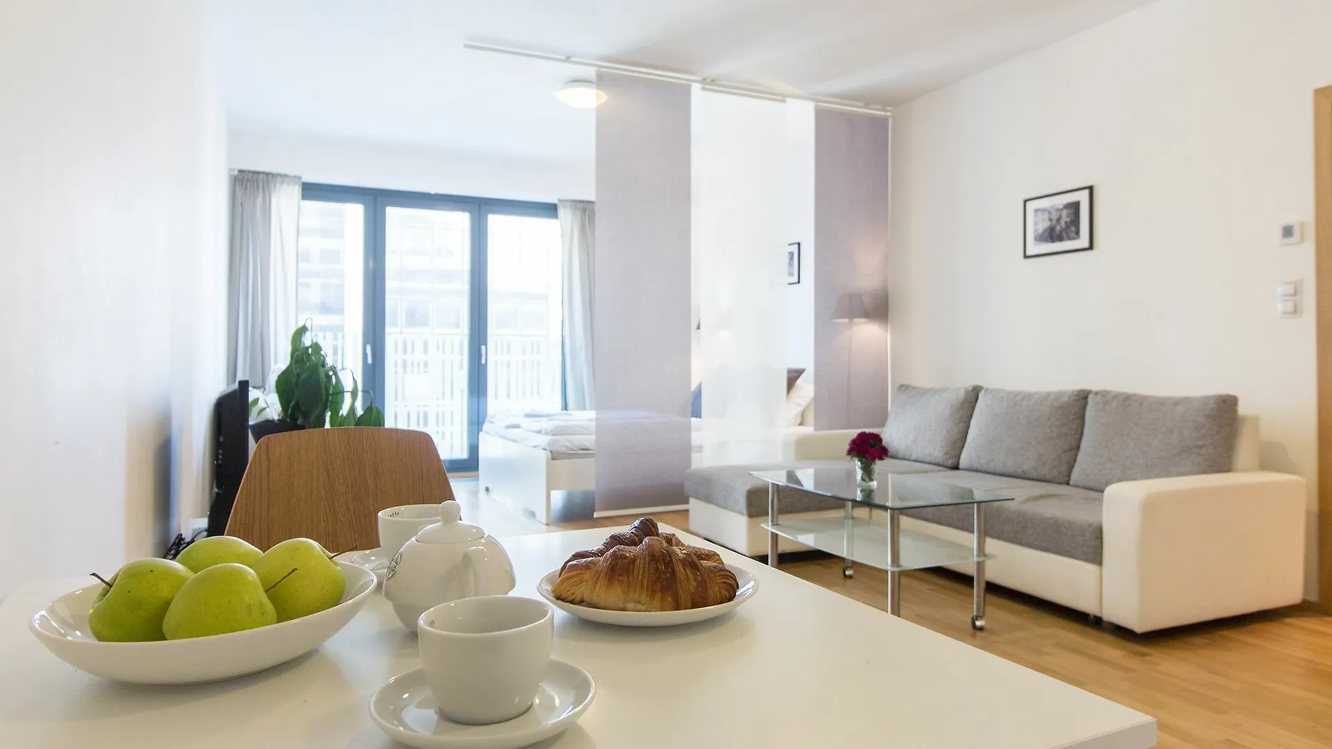 New Modern Apartment With Zizkov Parking Praga